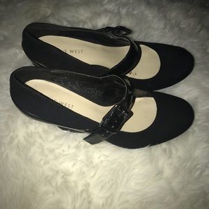 Black wedges